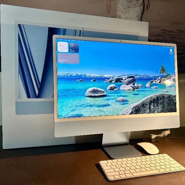 【iMac】Ｍ３チップ　２０２３　２５６ＧＢ　８ＧＢ　２４インチ　シルバー Apple traz para o iMac de 24 polegadas a potência do novo chip M3