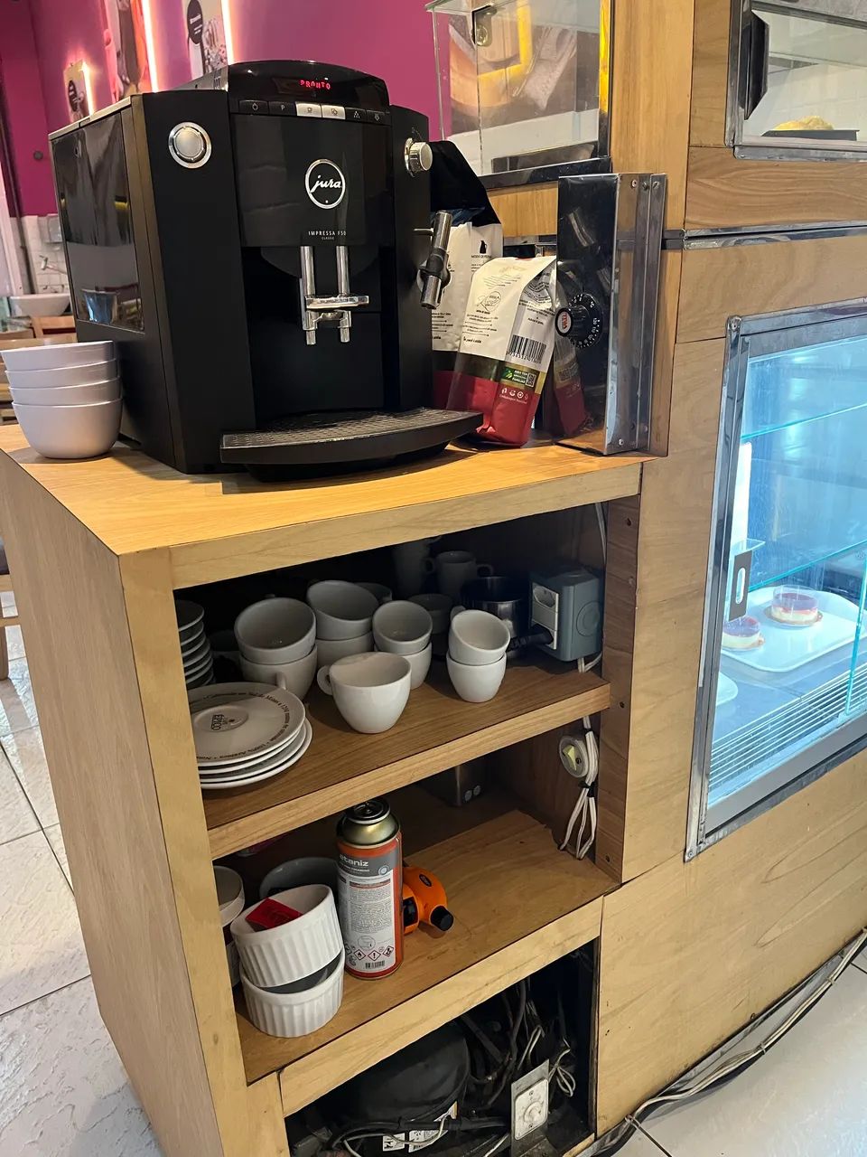 Vitrine Refrigerada e Aquecida para Confeitaria / Cafeteria - Foto 2