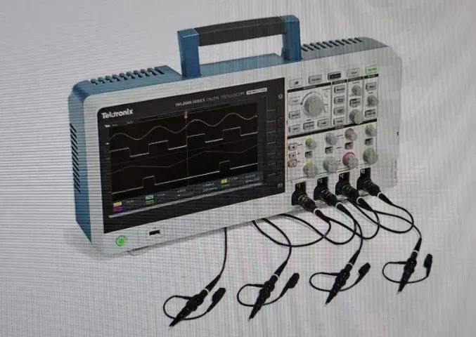 OSCILOSCOPIO DIGITAL, 200MHZ, 4 CANAIS E 2GS/s COD TBS2204B (TEKTRONIX) - Foto 2