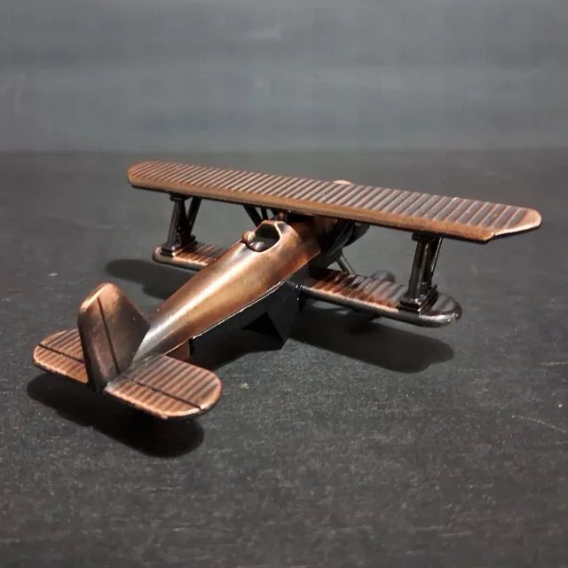 Apontador Avião Biplano Clássico Em Metal Miniatura  - Foto 6