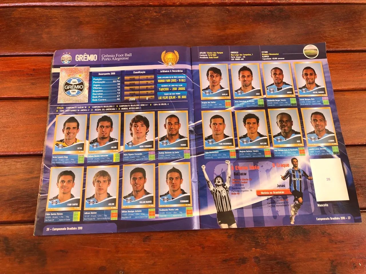 Álbum de figurinhas do Campeonato Brasileiro 2010 - Foto 3