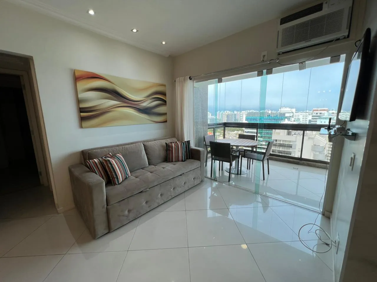 APARTAMENTO NA BARRA DA TIJUCA - VENDA E LOCAÇÃO - LA RESERVE