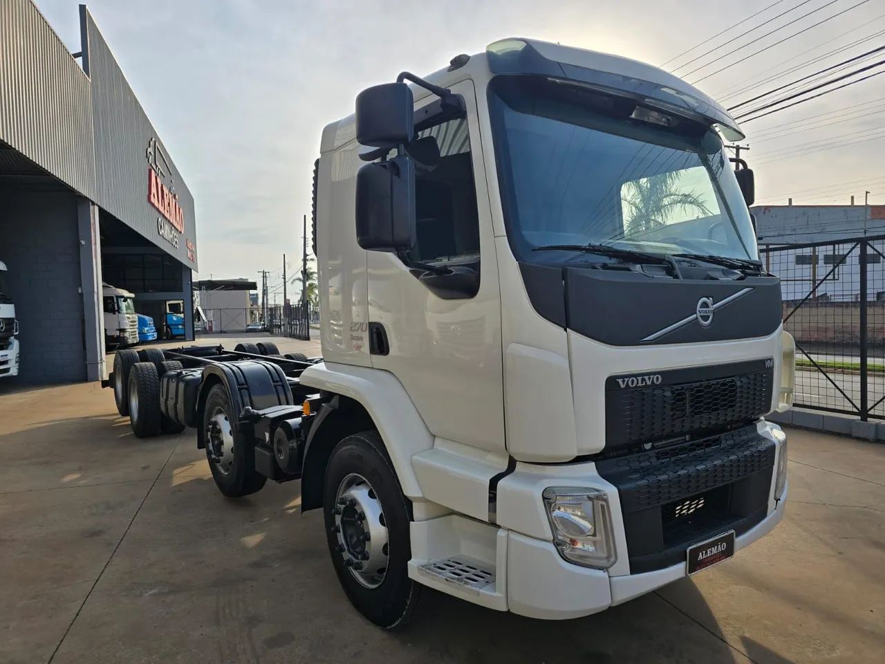 VOLVO VM 270 Ano 2020 Bitruck BAIXO KM ALEMÃO CAMINHÕES ITAPETININGA  - Foto 2
