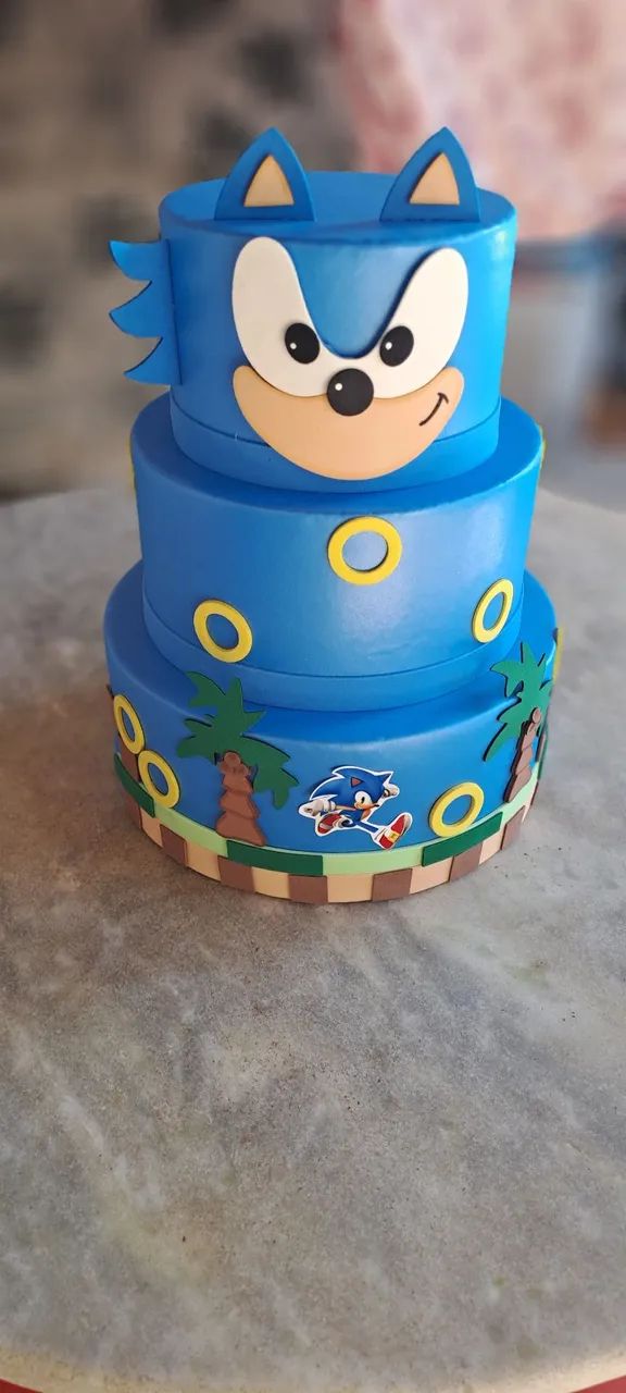 Bolo fake Sonic para decoração e aluguel.