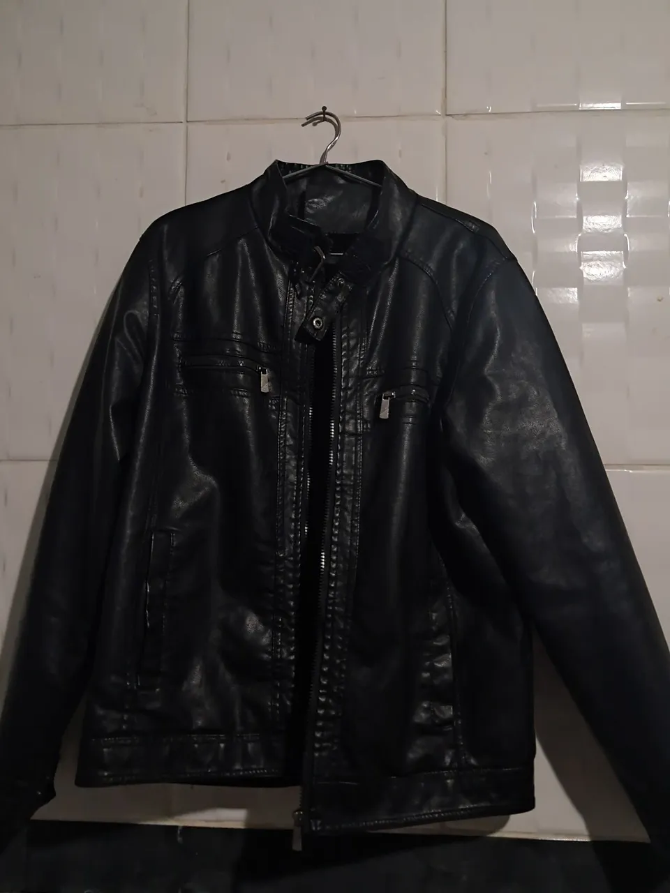 Jaqueta de Couro Preta - Estilo e Conforto