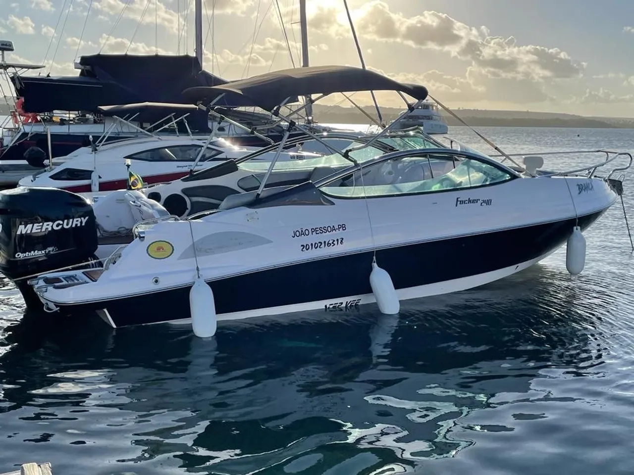 Lancha Focker 240
