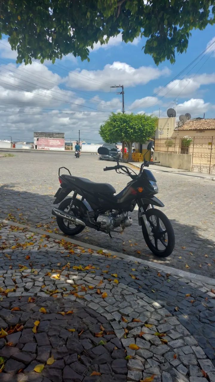 Pop bem conservada emplacada toda certinha 