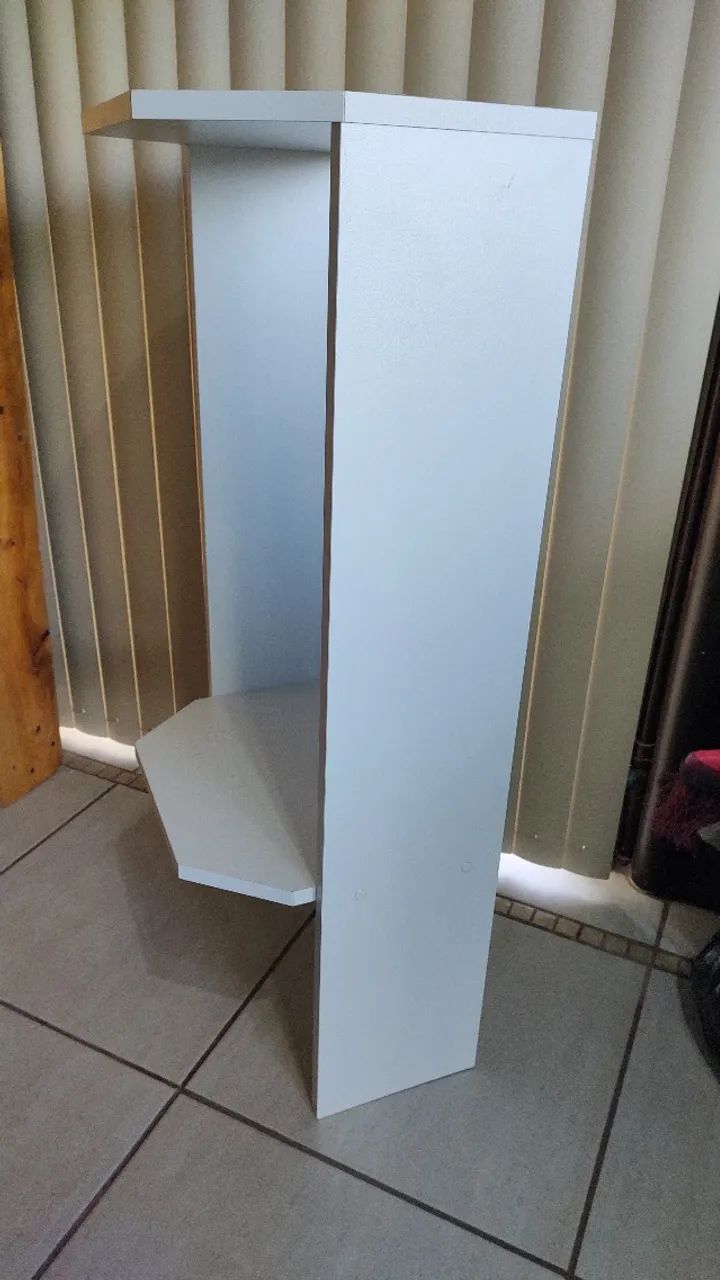 Móvel de canto - Suporte para plantas.64962683838849121