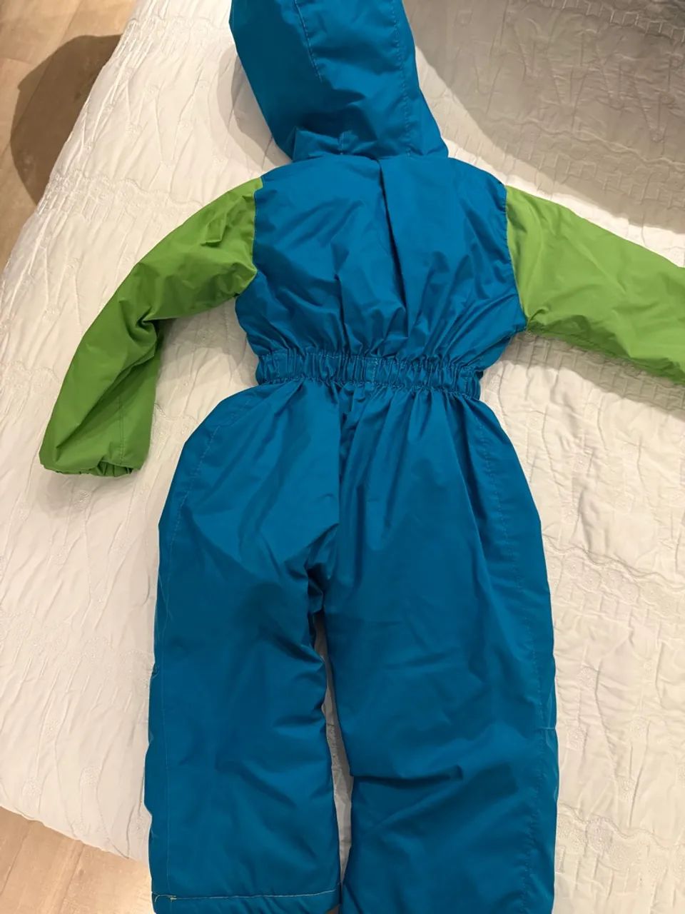 Macacão de neve infantil azul e verde - Foto 2