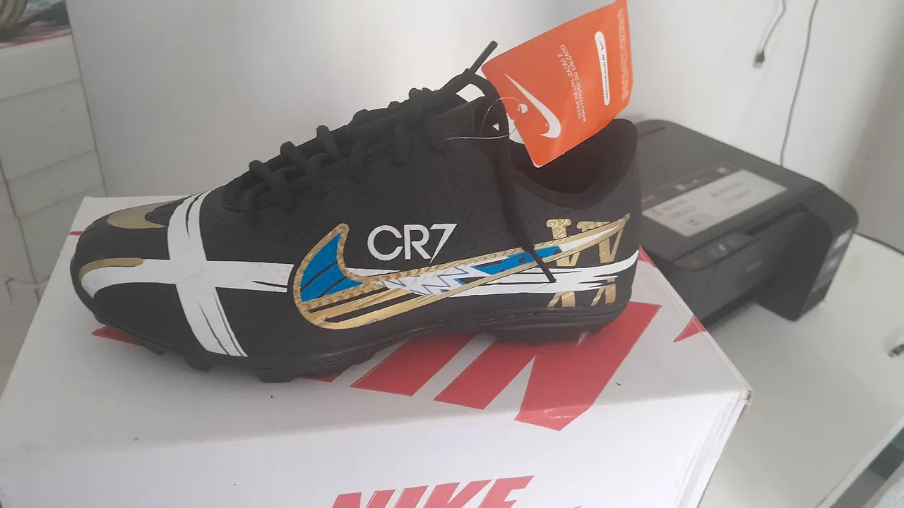 Chuteira Nike CR7 - Tamanho3 8