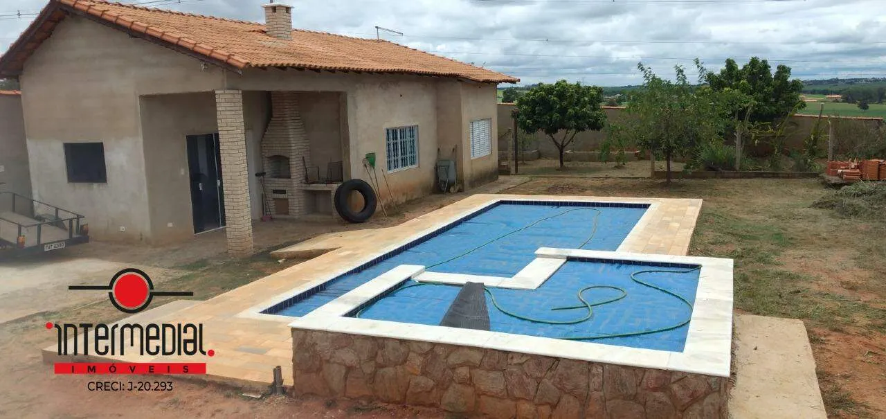 Chácara à venda com terreno de 1.000 m2 com edícula e piscina em Boituva/SP.