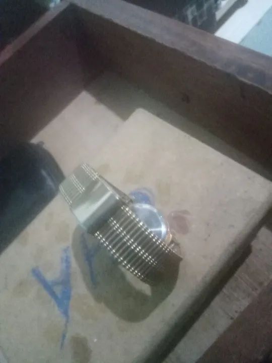 Relógio de pulso dourado feminino - Foto 2