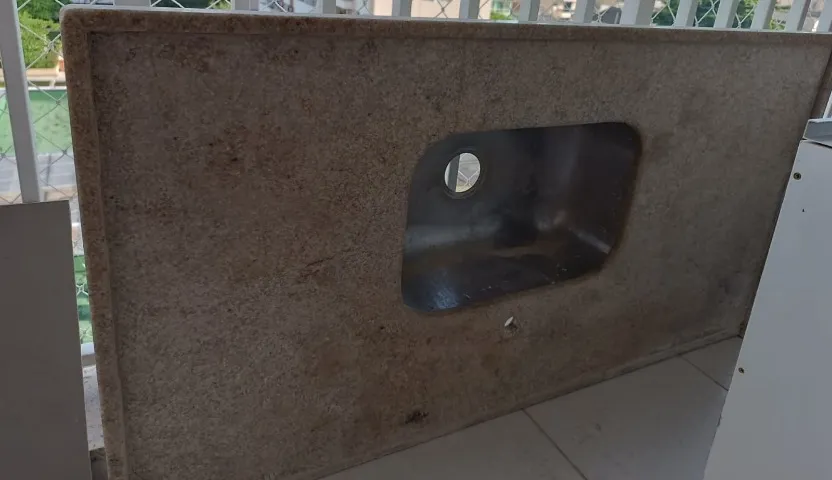 Pia de granito com cuba de aço