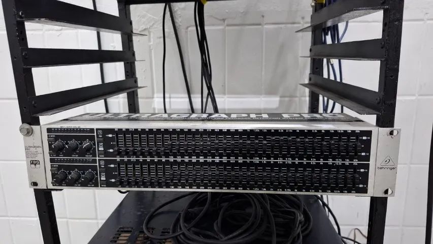 Equalizador Behringer FBQ3102