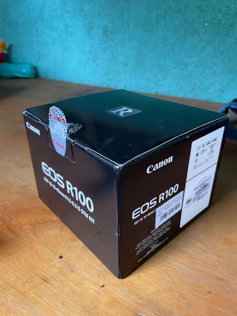 Câmera Digital EOS R100