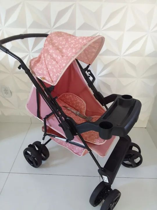 Carrinho de Bebê Rosa com Detalhes em Branco - Foto 3