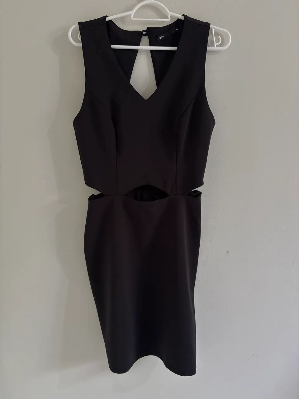 vestido aberto nos lados 