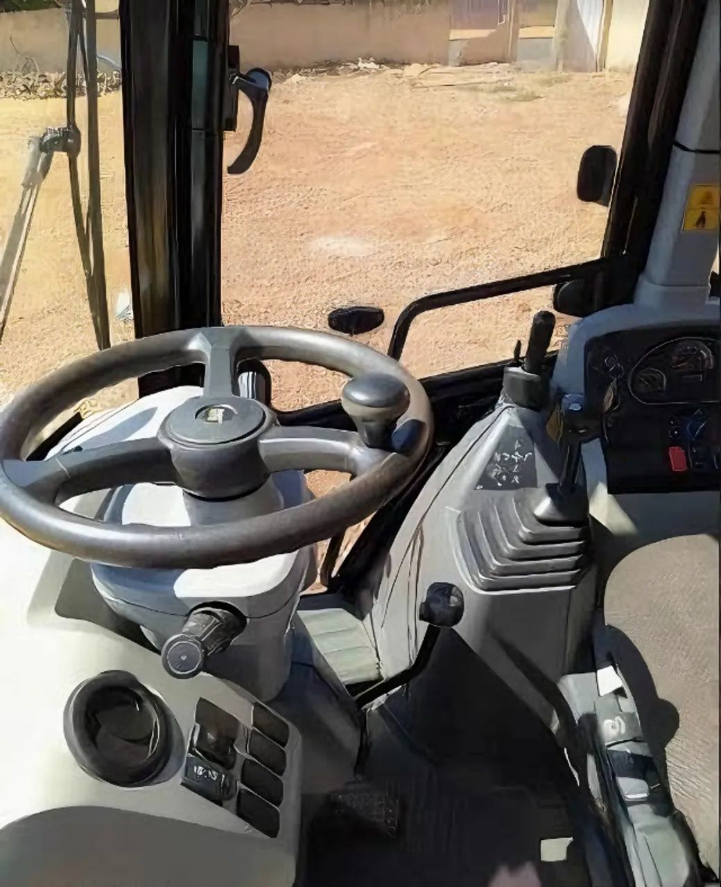 RETROESCAVADEIRA CATERPILLAR MODELO 416F2 4X4 ANO 2017 - Foto 4