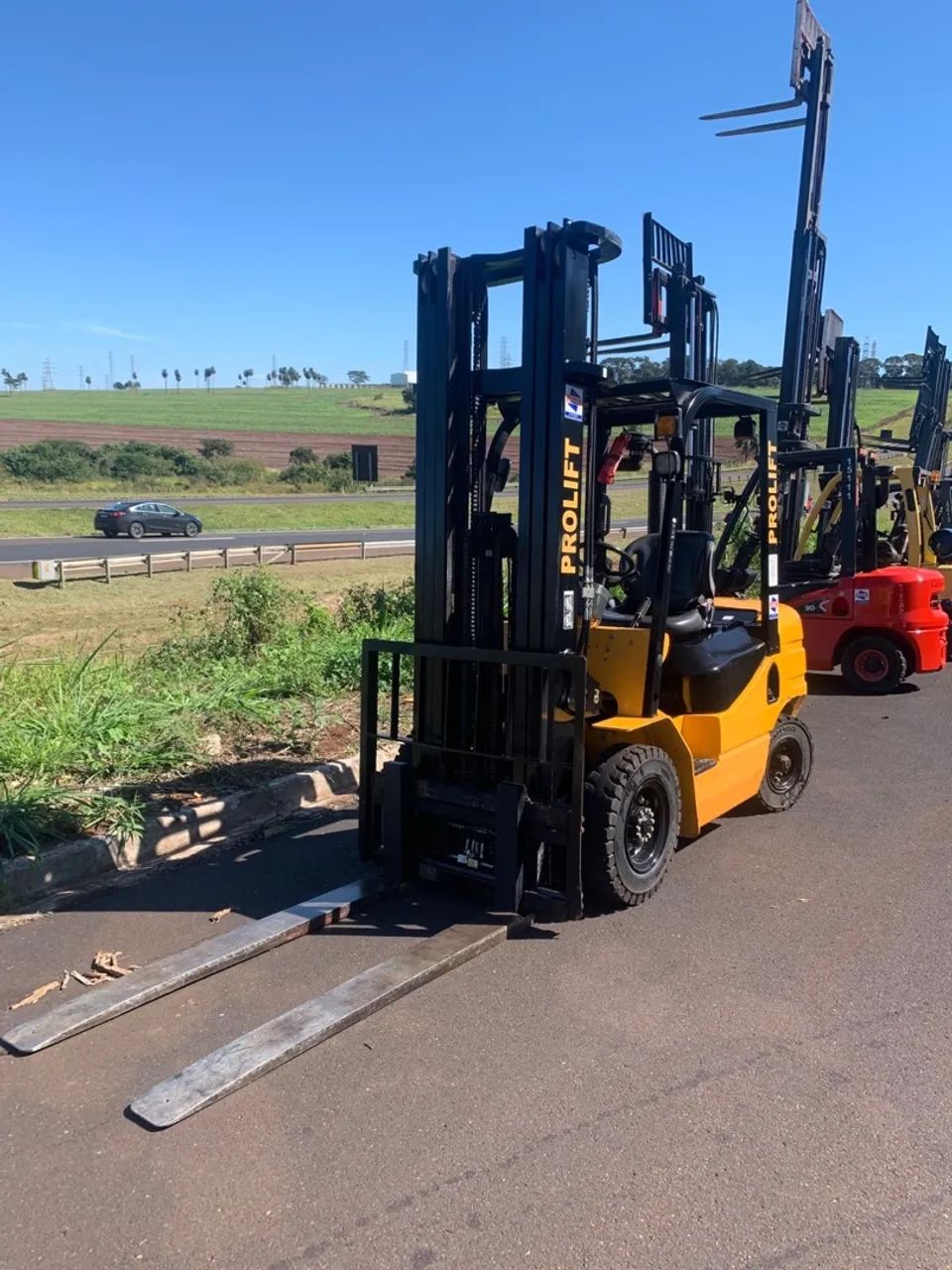 Empilhadeira Off Road! Pague o dobro pela mesma mecânica  - Foto 3