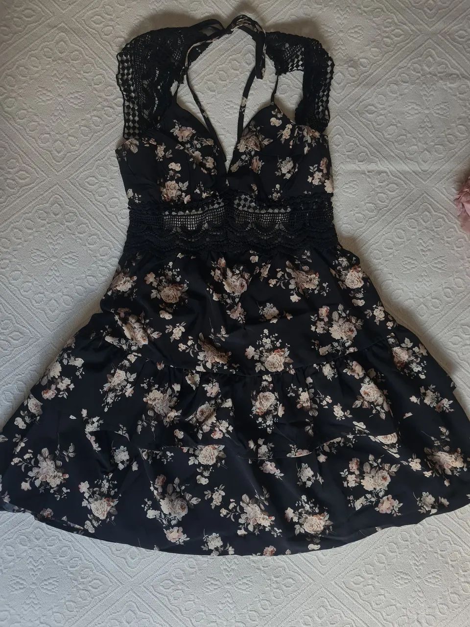 Vestido preto com flores