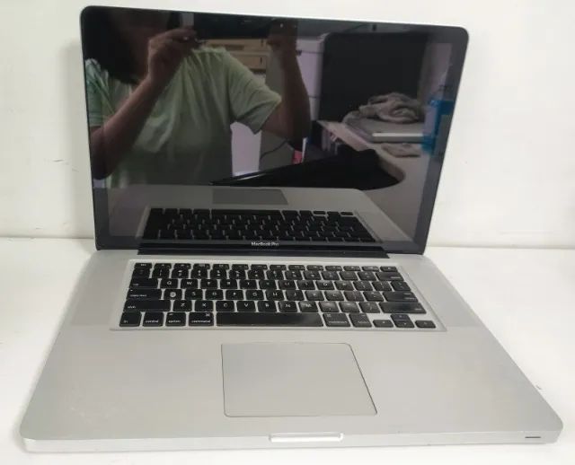 Macbook Pro 2011 15" 4GB memória Não está ligando