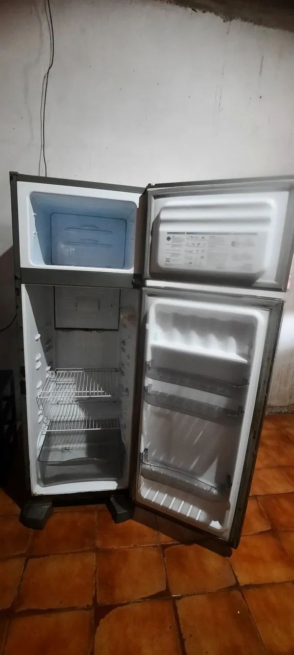 VENDO GELADEIRA - Foto 2