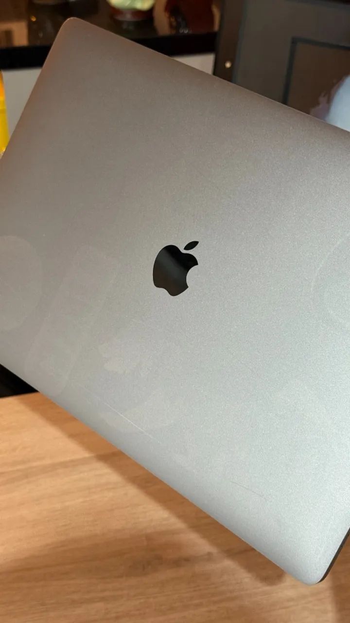 Macbook Pro 2017 (16GB Ram | Intel Core i7 | 500GB SSD | AMD