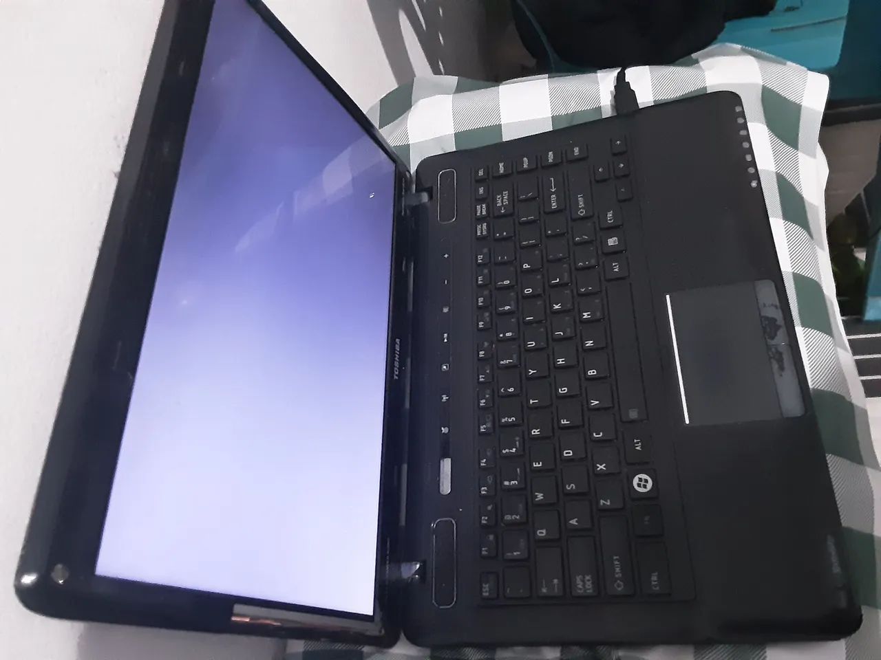Vendo notebook Toshiba  - Foto 2