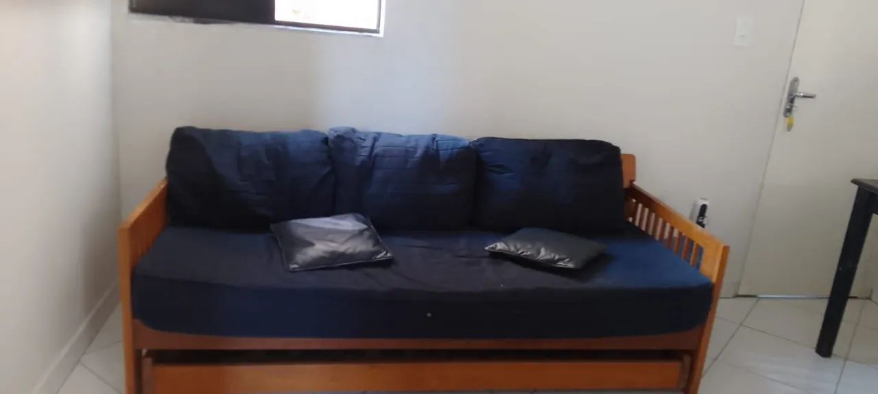 Vendo Sofá de Madeira Maciça Tok&Stok