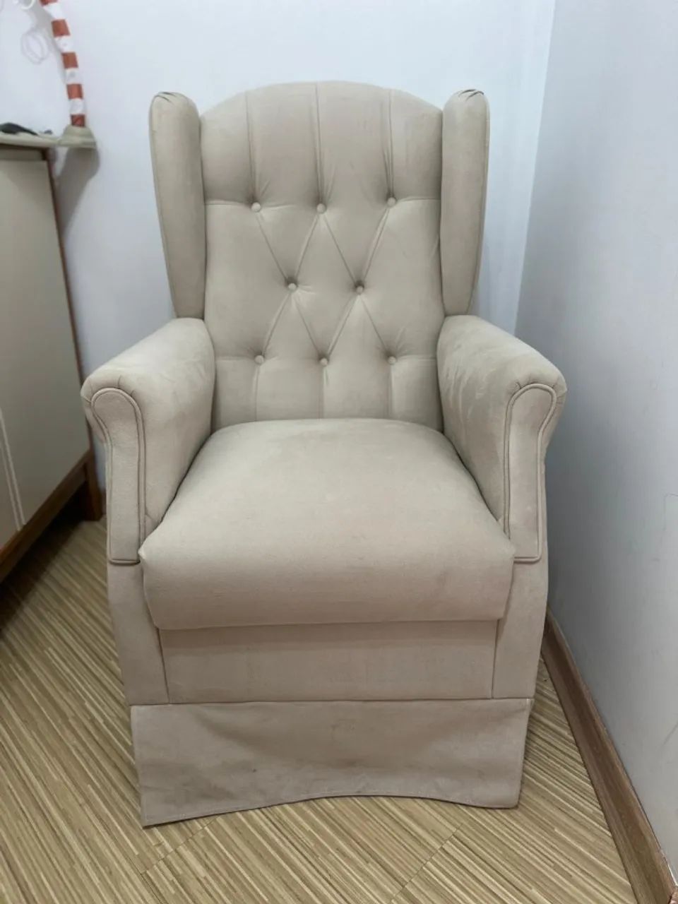 Poltrona amamentação com balanço e puff Suede Bege - Foto 3