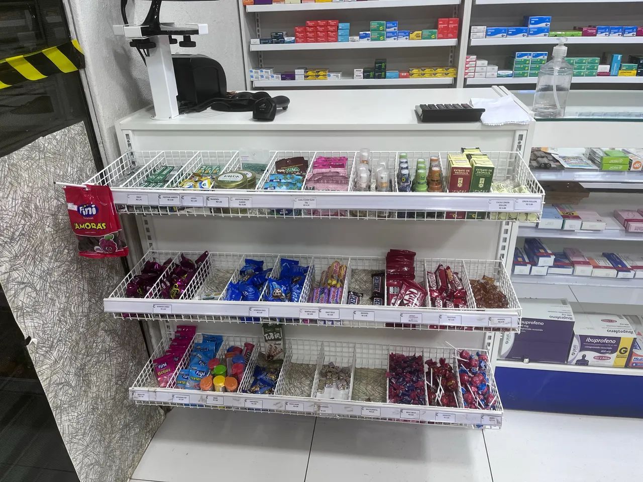 Móveis planejados para drogaria  - Foto 5