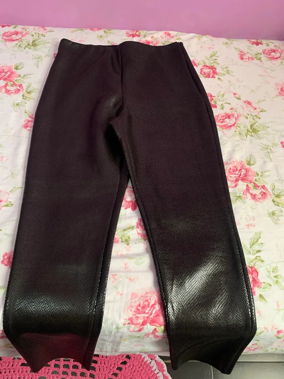 Calça de couro feminina; ( Zara ) - Foto 2