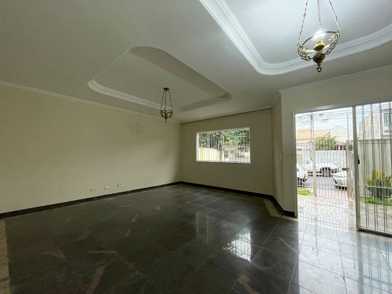 Sobrado com 1 Suíte + 3 Quartos | 200 m² de Área | Espaço e Conforto - Foto 4