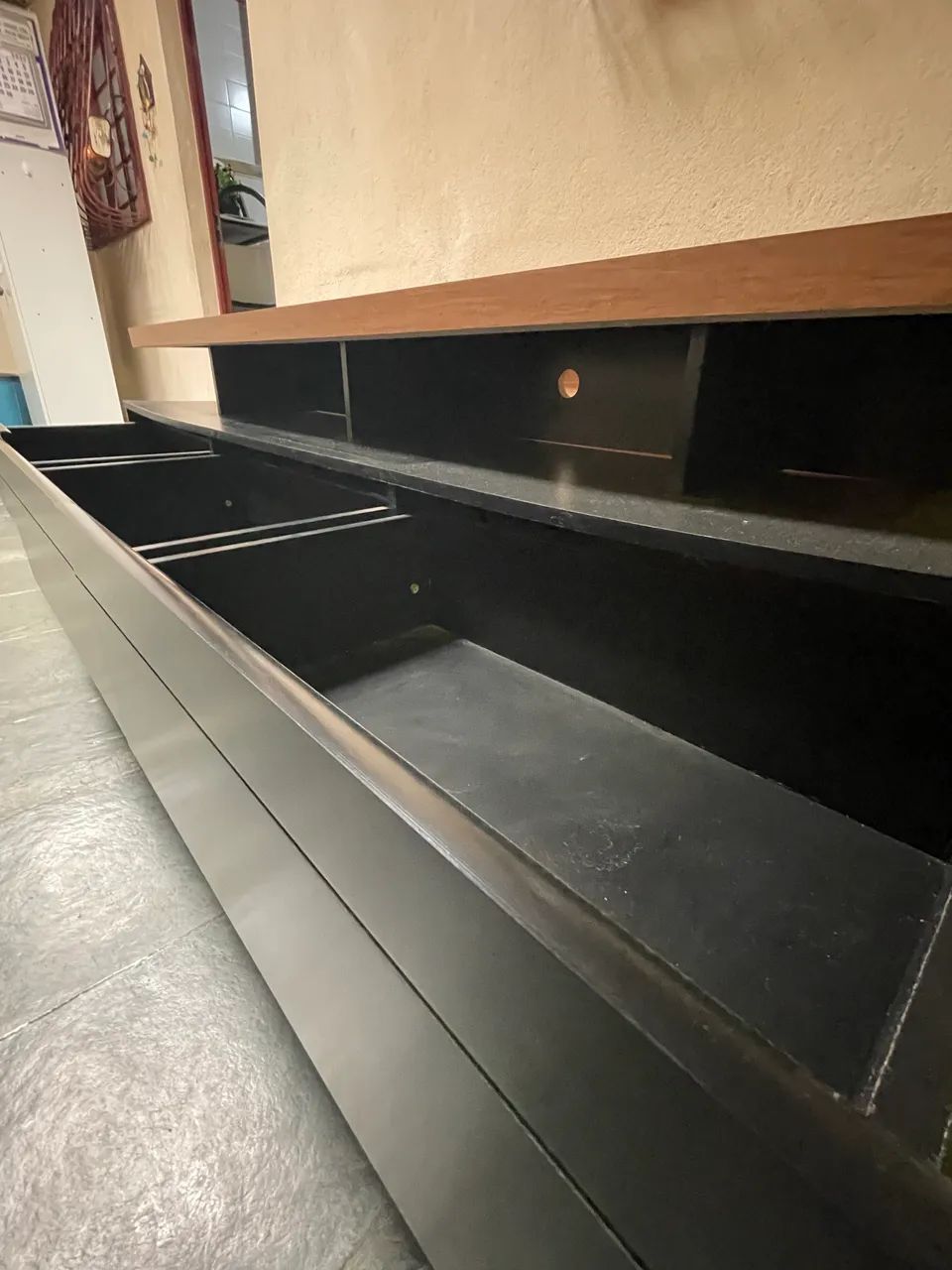 Rack moderno para sala de estar com gavetas - Foto 5