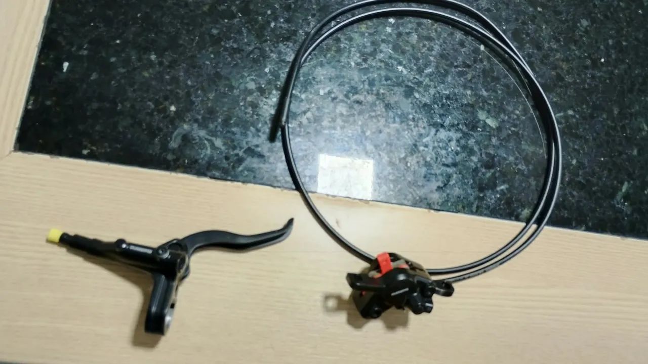 Freio Shimano traseiro mt401