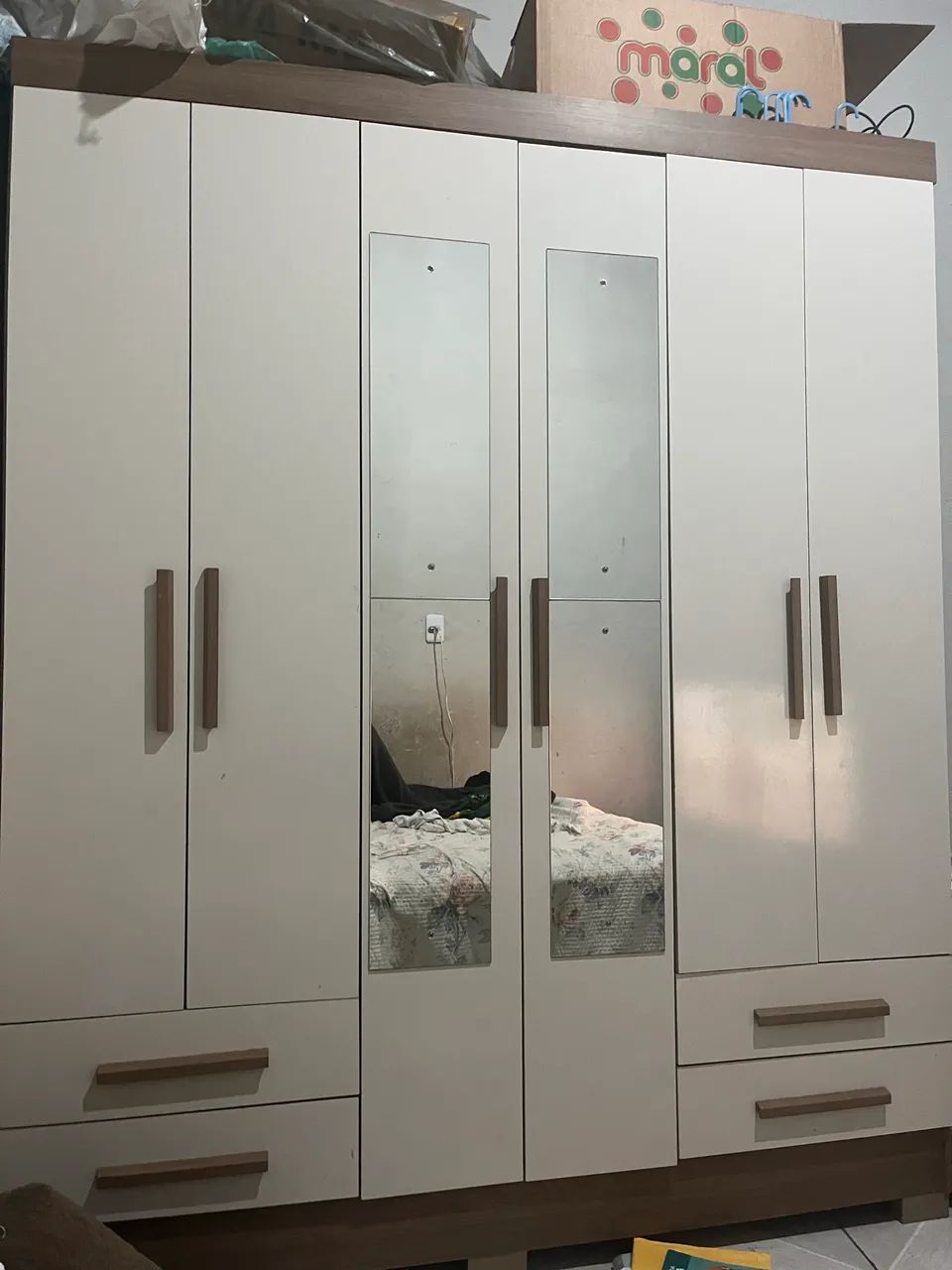 Guarda Roupa MDF (6 portas, 4 gavetas e 2 espelhos)
