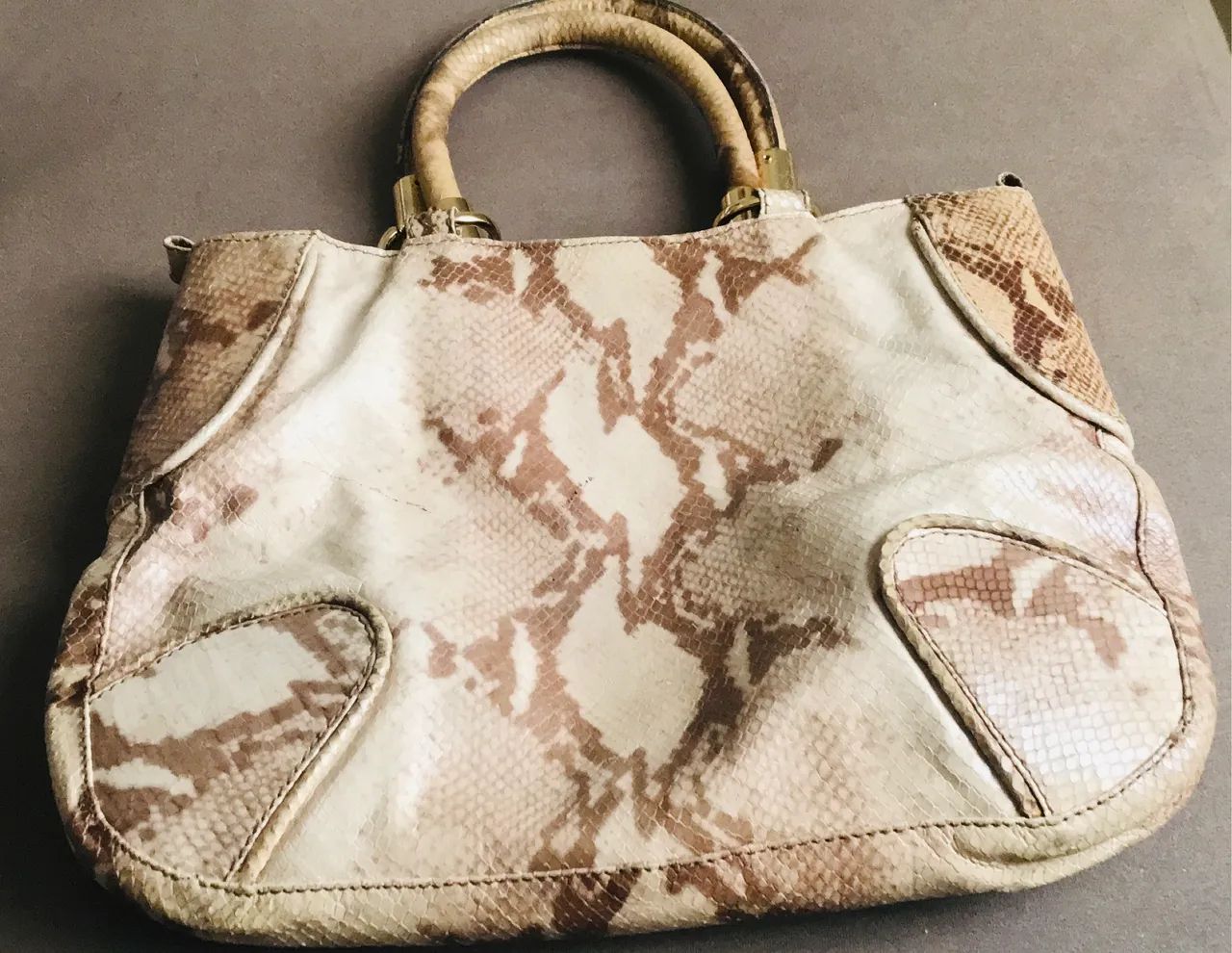 Bolsa modelo máxi em Couro piton legítimo 