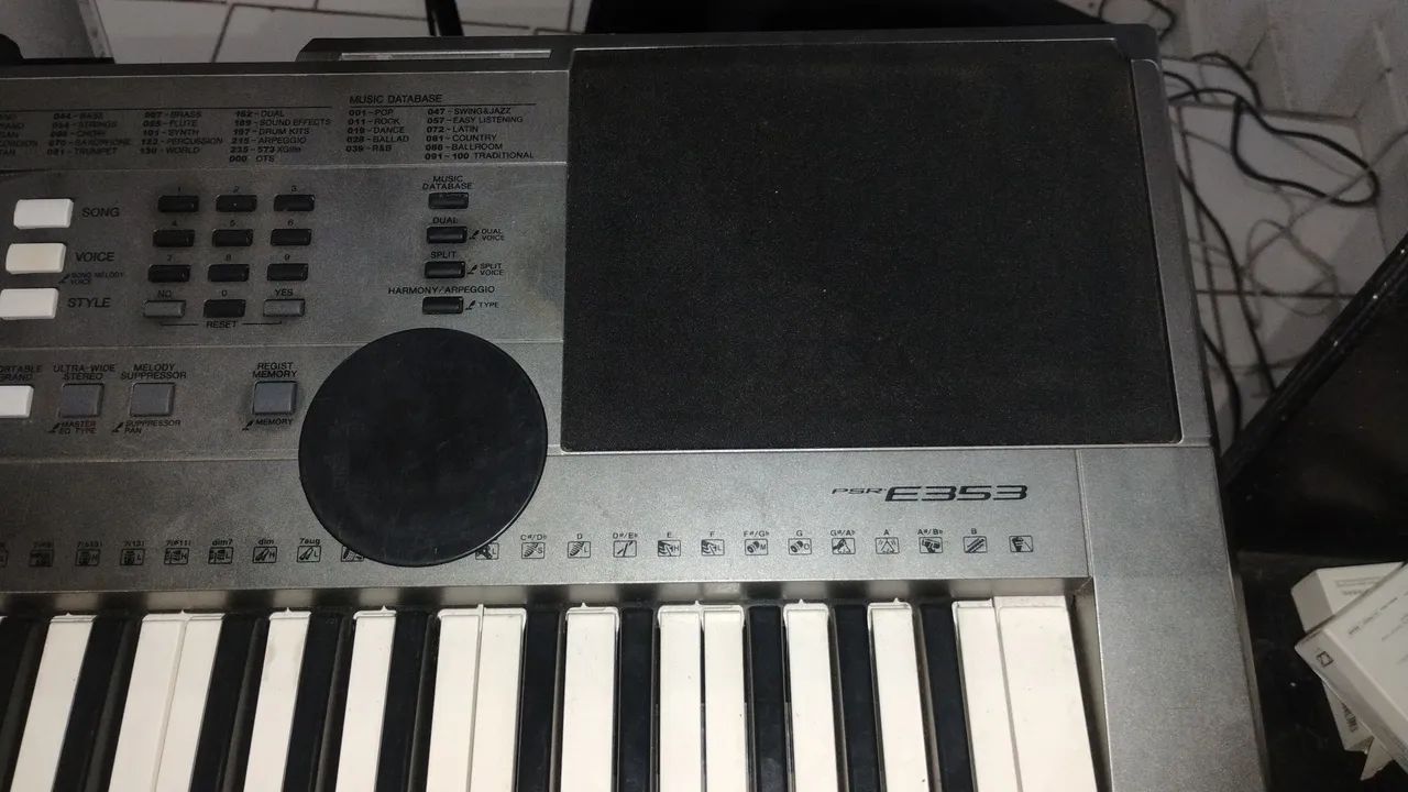 Teclado Yamaha PsrE353 - Foto 3