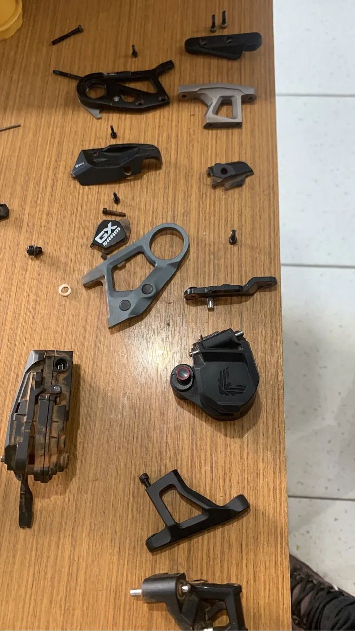 Manutenção em Cambios SRAM eletrônicos e Garmins Ciclocomputadores