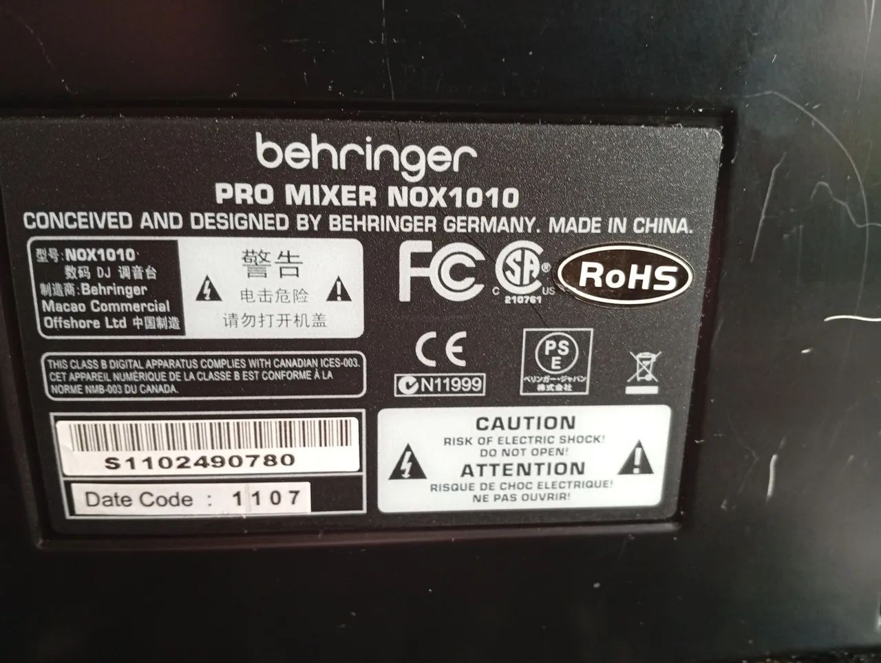 Mixer Behringer Nox 1010 muito novo com caixa original