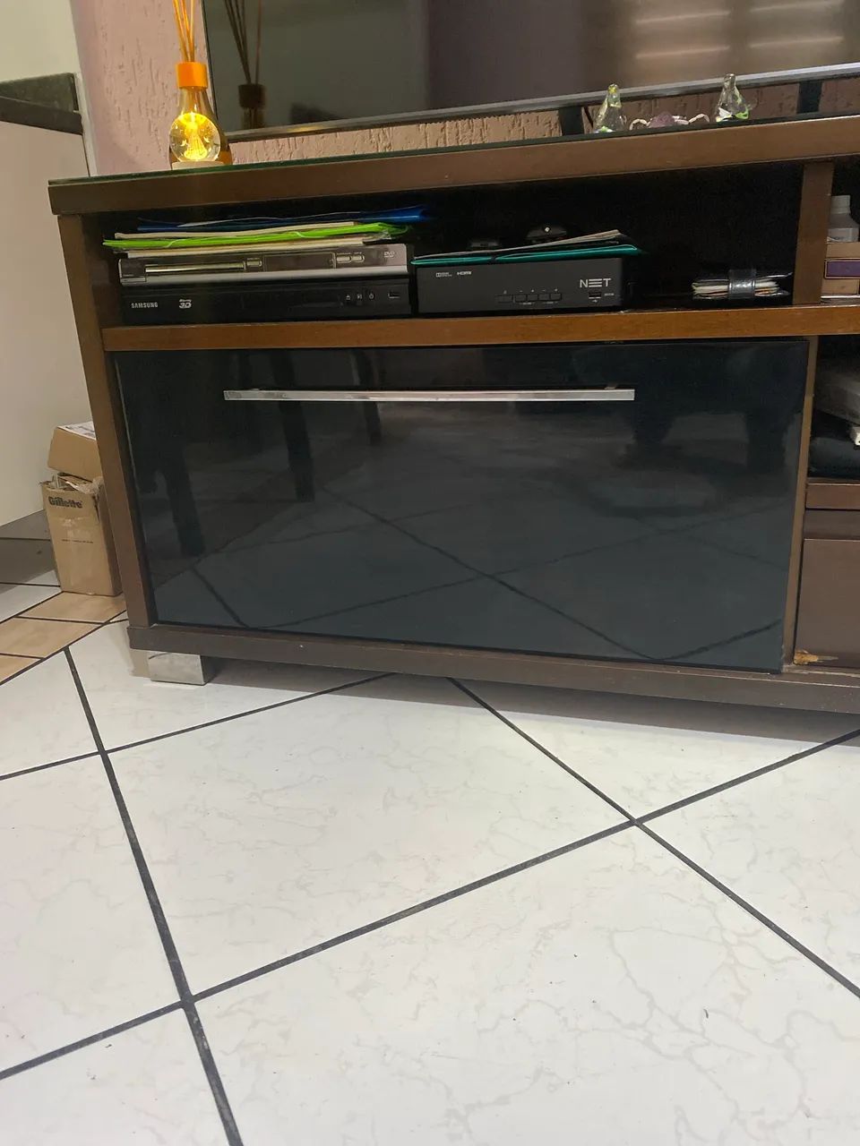 Rack Madeira com vidro - só retirada  - Foto 3