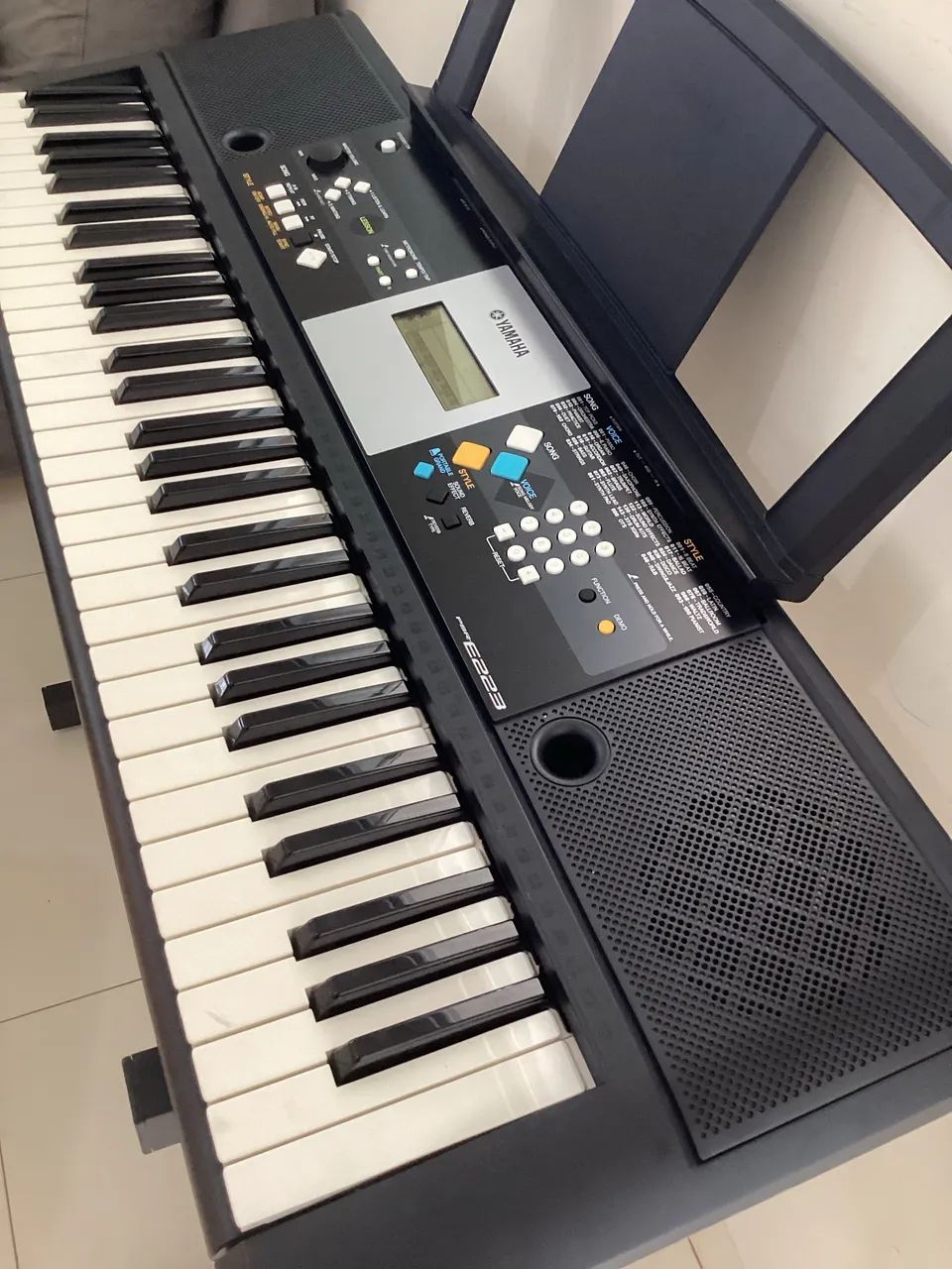 Teclado YAMAHA PSR E223 - Foto 5