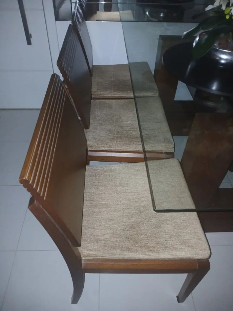 Mesa de jantar com tampa de vidro + 6 cadeiras - Foto 4
