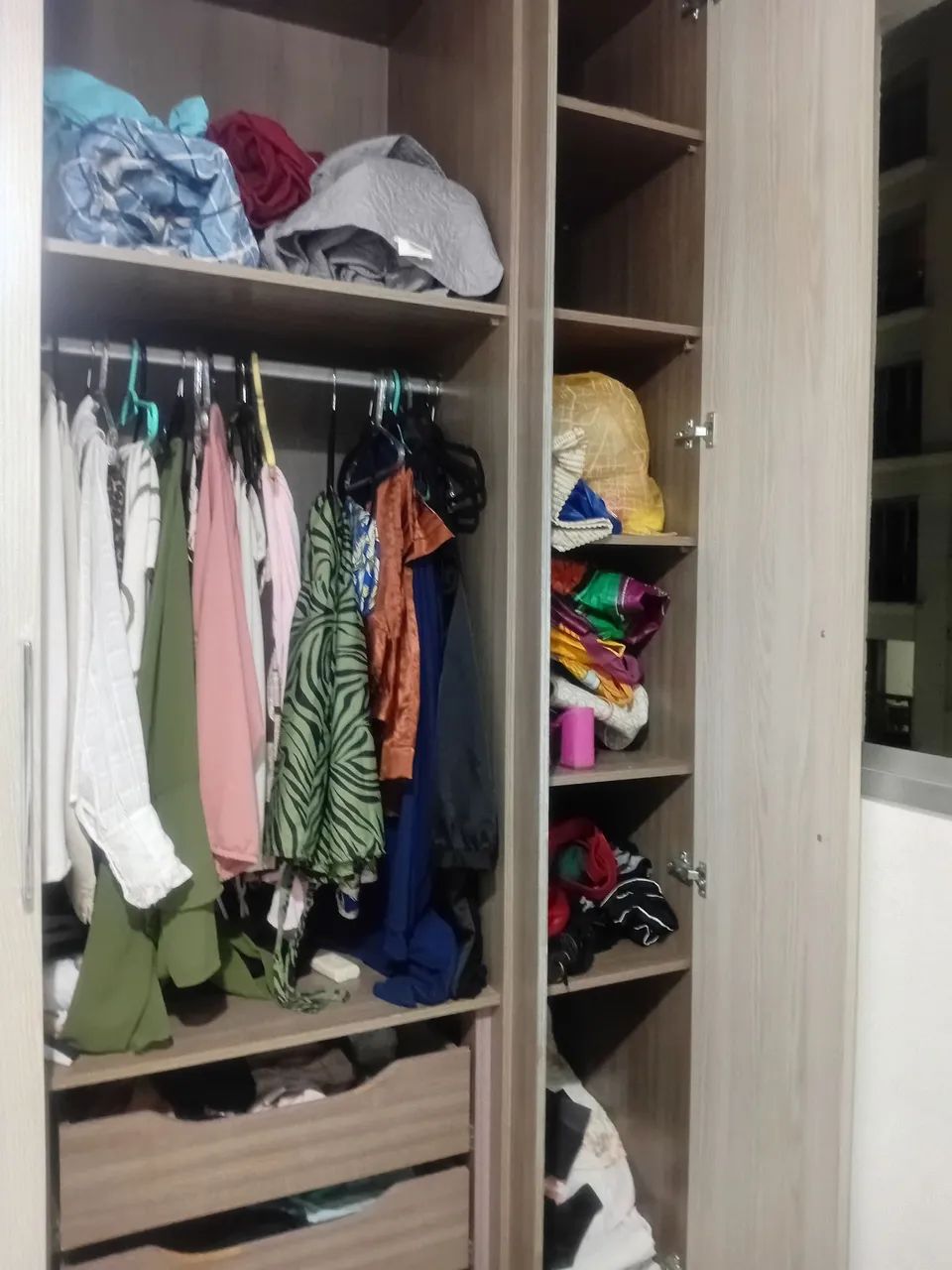 guarda roupa planejado espaçoso com espelho  - Foto 3