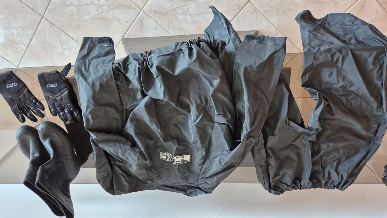  Conjunto de capa de chuva marca Delta - usado