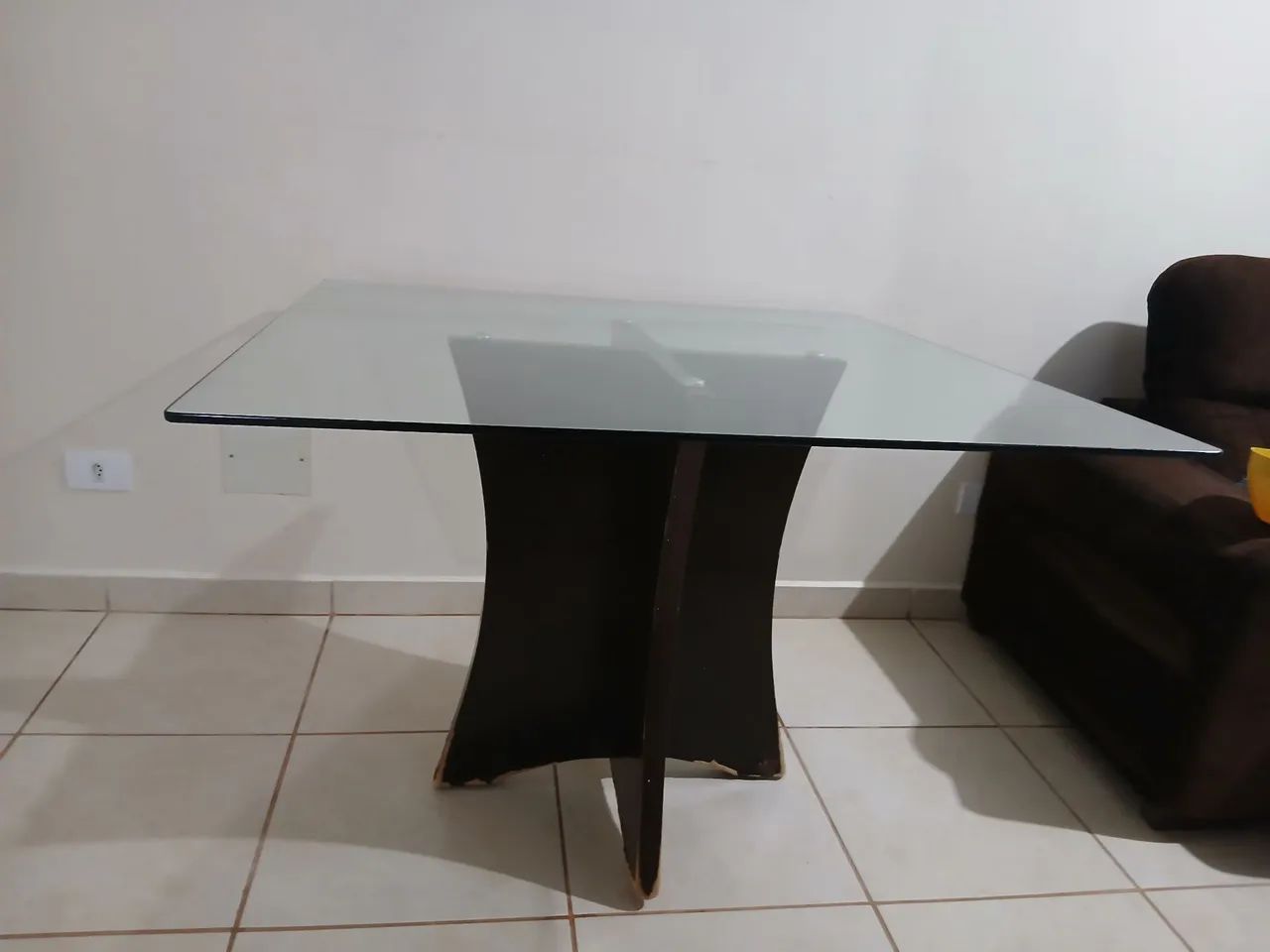 Mesa de vidro com4 cadeiras