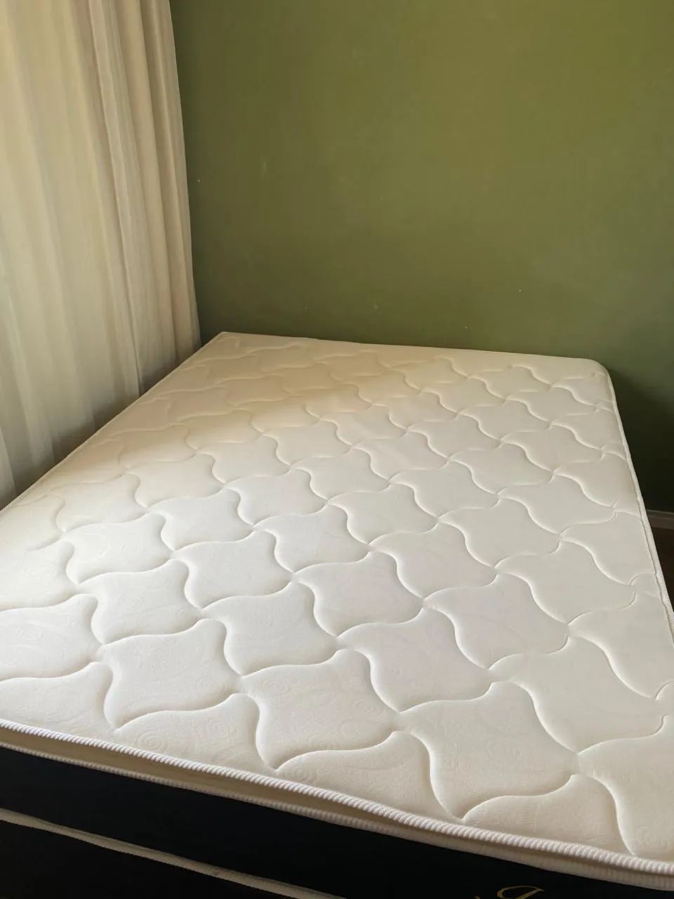 Cama Queen nova 