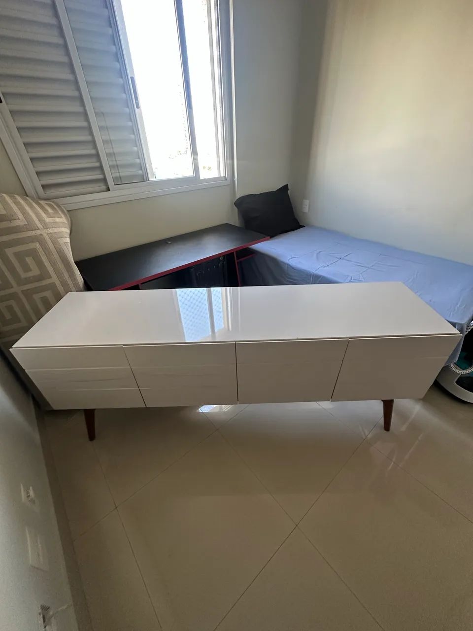 Rack / Buffet Branco Alto Brilho com 4 Portas - Design Moderno - Foto 3