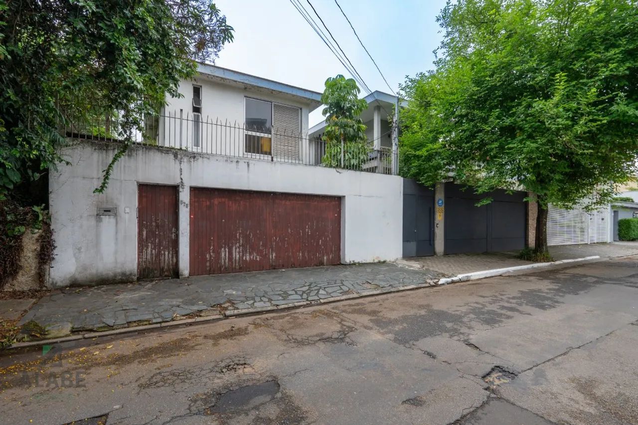 Casa para venda em Moema com 3 quartos, sendo 3 suítes, 330m²