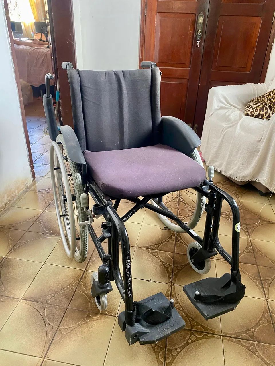 Vendo cadeira de rodas! - Foto 2